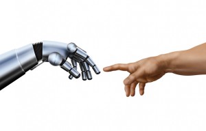 Roboterhand und Menschenhand berühren sich beinahe